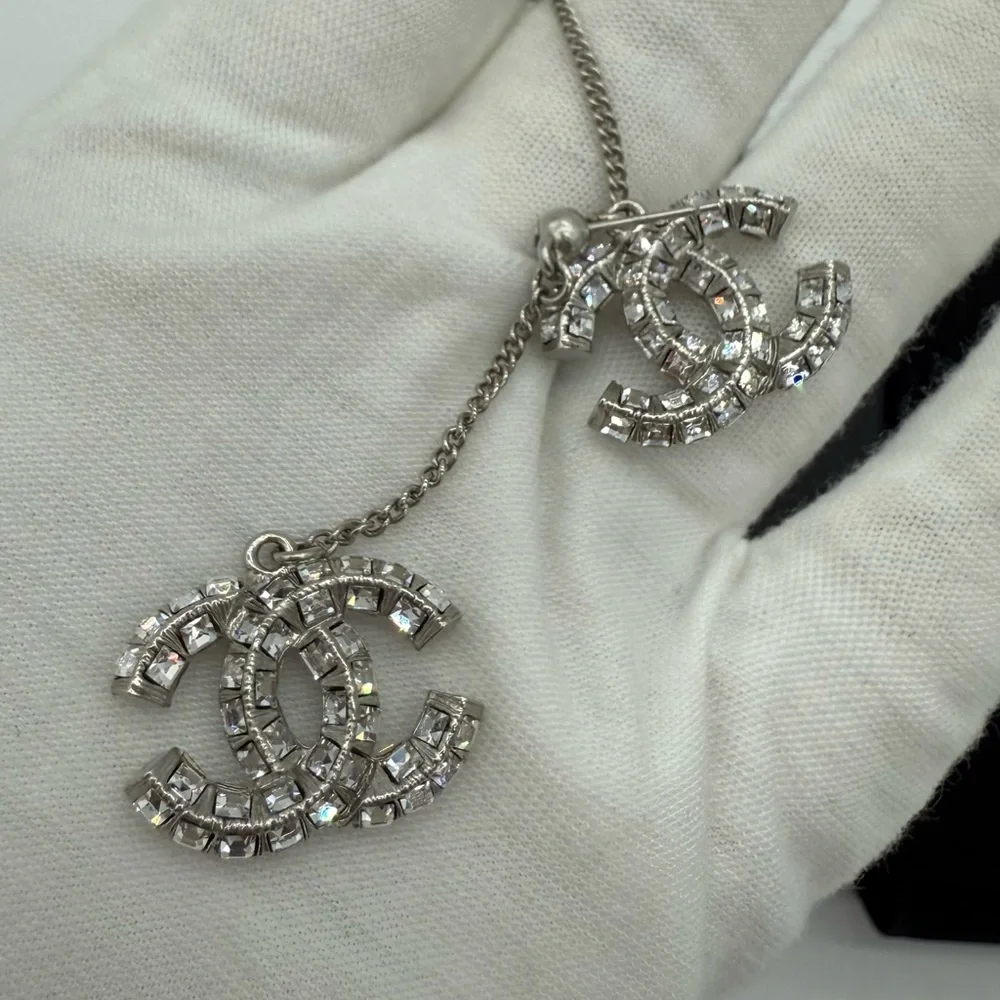 ❌SOLD❌Authentic Chanel silver princess square crystal large CC dangle earrings - Picture 12 of 13